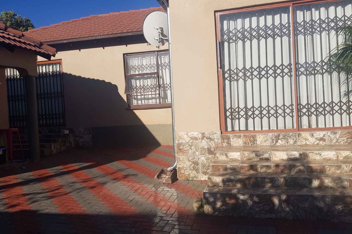 Stunning 3-bedroom house for sale in Cosmo City, Roodepoort – perfect for family living and comfort - Photo 2