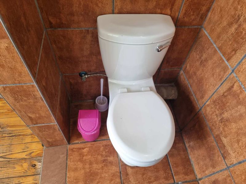 Stunning 10 bedroom home in Melville, Johannesburg perfect for families seeking space and comfort! - Photo 10