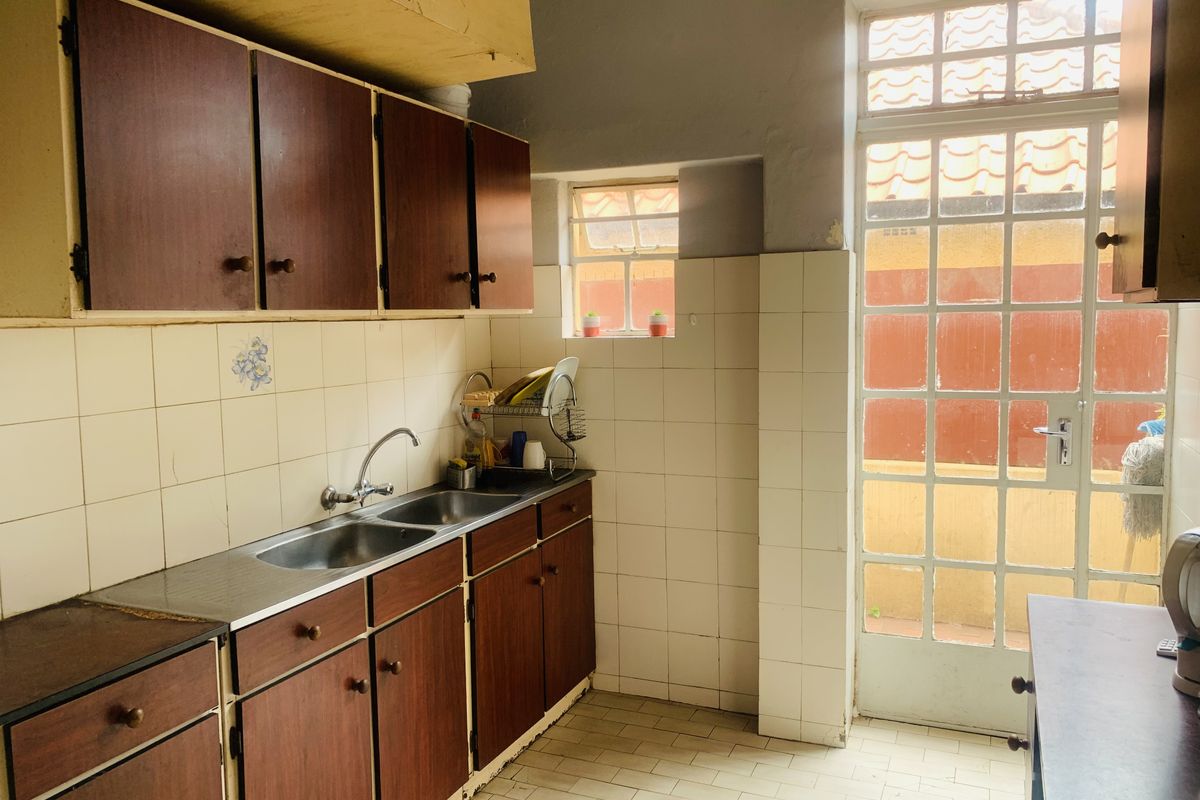 A beautiful and spacious three bedroom apartment - Photo 4