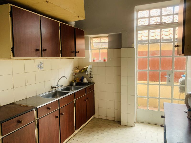 A beautiful and spacious three bedroom apartment - Photo 4