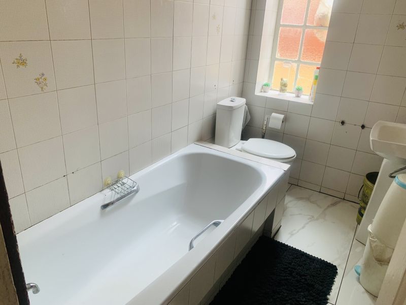 A beautiful and spacious three bedroom apartment - Photo 7