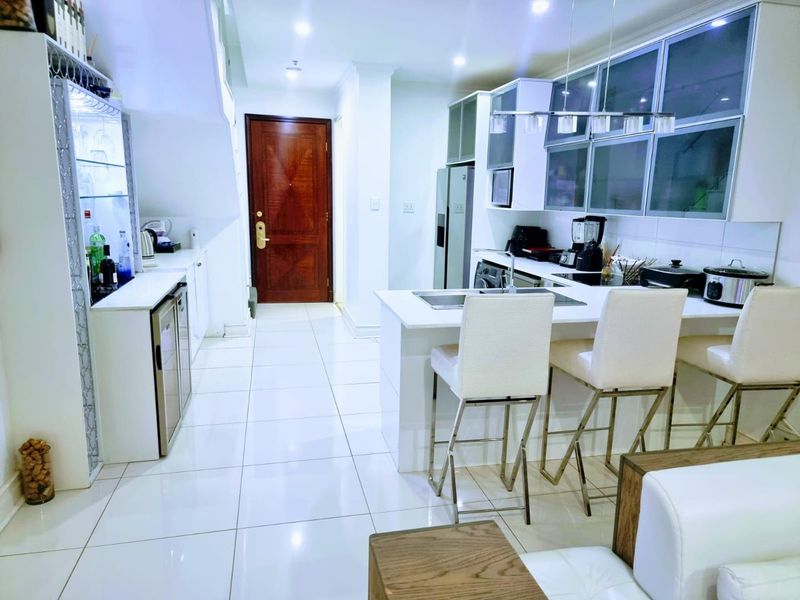 A LARGE LUXURIOUS 1 BEDROOM DUPLEX FOR SALE IN THE HEART OF SANDTON IN MICHELANGELO FOR R 3.200.000 - Photo 9