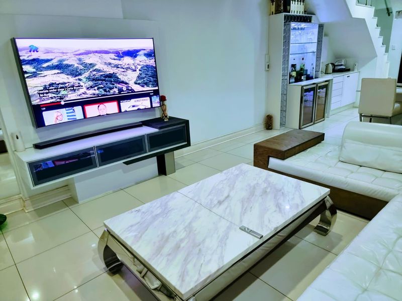 A LARGE LUXURIOUS 1 BEDROOM DUPLEX FOR SALE IN THE HEART OF SANDTON IN MICHELANGELO FOR R 3.200.000 - Photo 7