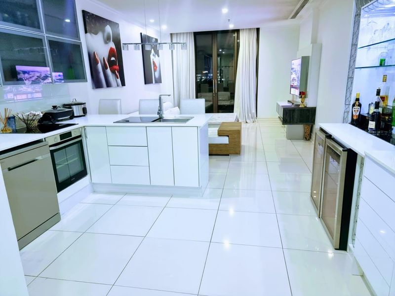 A LARGE LUXURIOUS 1 BEDROOM DUPLEX FOR SALE IN THE HEART OF SANDTON IN MICHELANGELO FOR R 3.200.000 - Photo 2