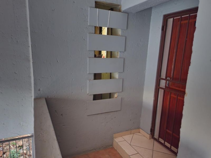 space space - Photo 2