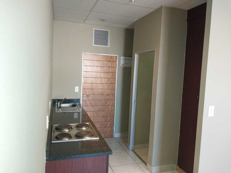Bachelor Apartment For Sale In Johannesburg Central! - Photo 8