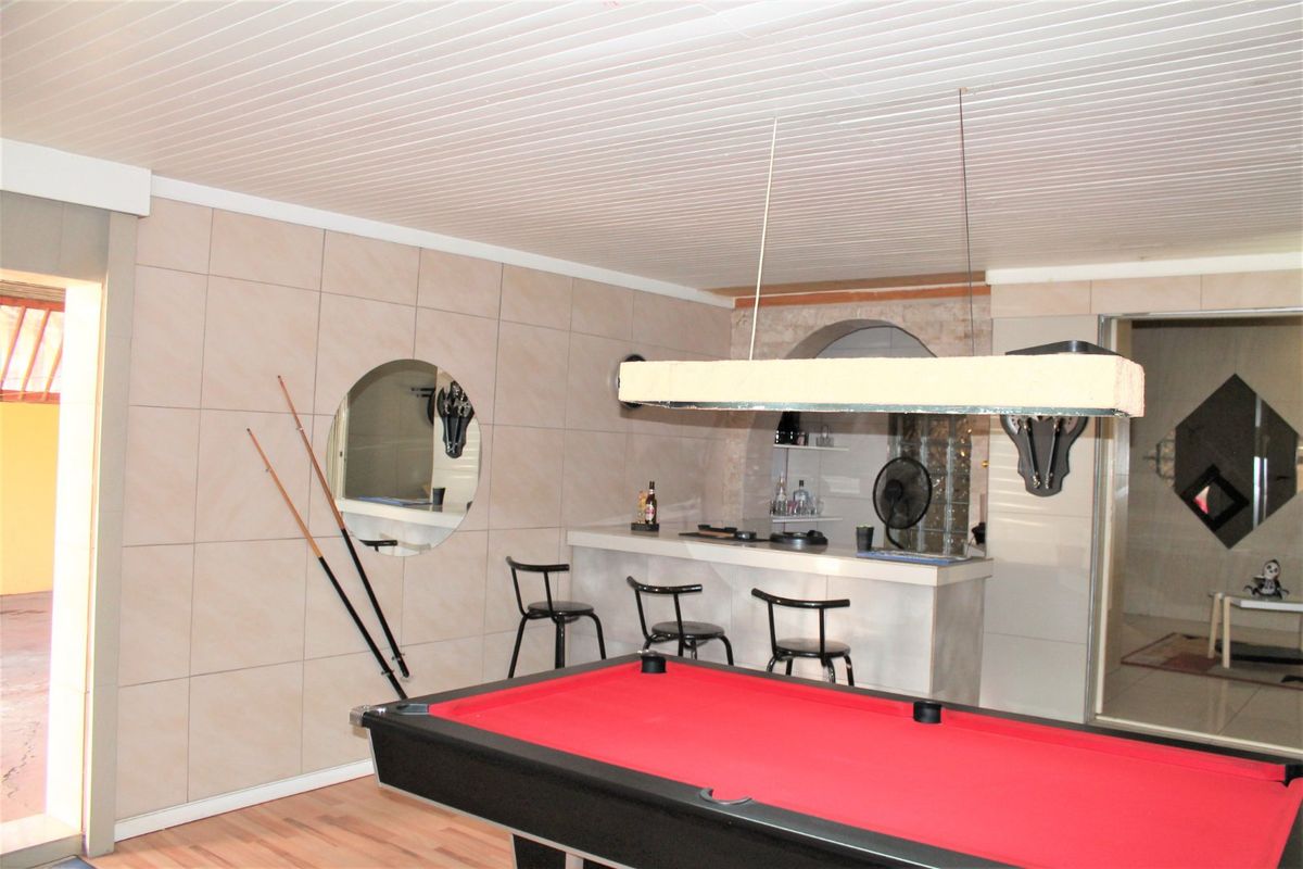 This lovely property has more than meets the eye!! - Photo 5