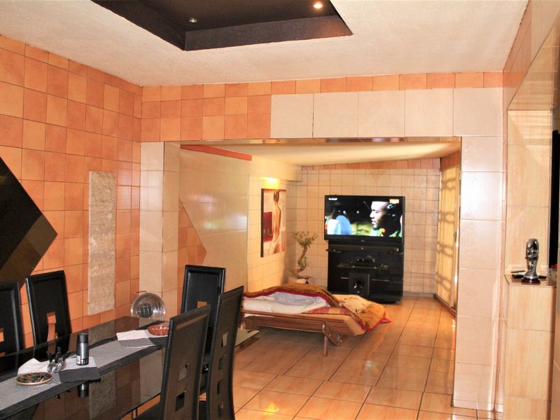 This lovely property has more than meets the eye!! - Photo 10