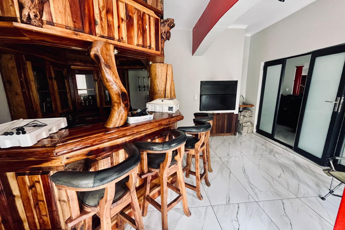 calling all the investors to came and see this property - Photo 5