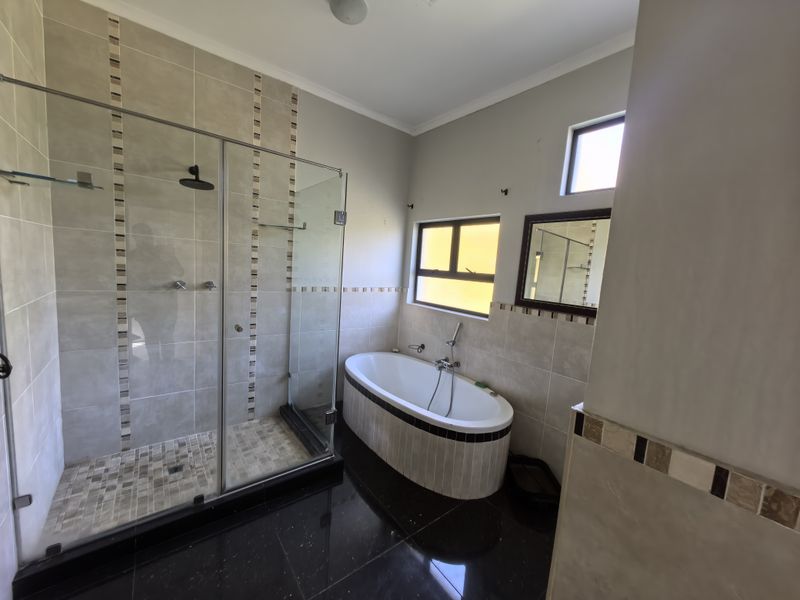 calling all the investors to came and see this property - Photo 3