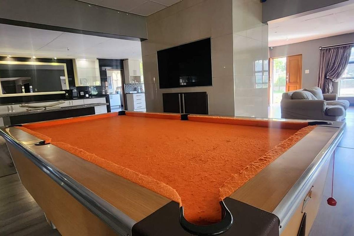 AMAZING PROPERTY FOR A BIG FAMILY!!! - Photo 3