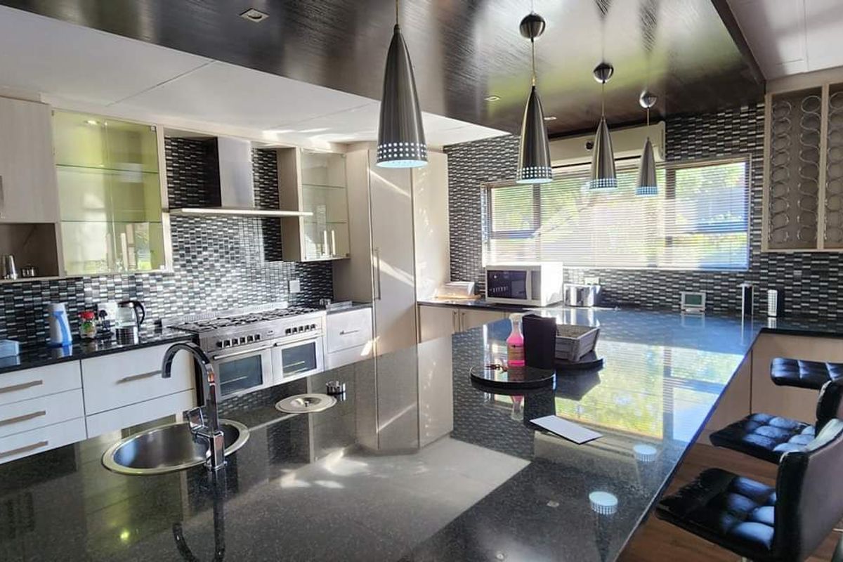 AMAZING PROPERTY FOR A BIG FAMILY!!! - Photo 2