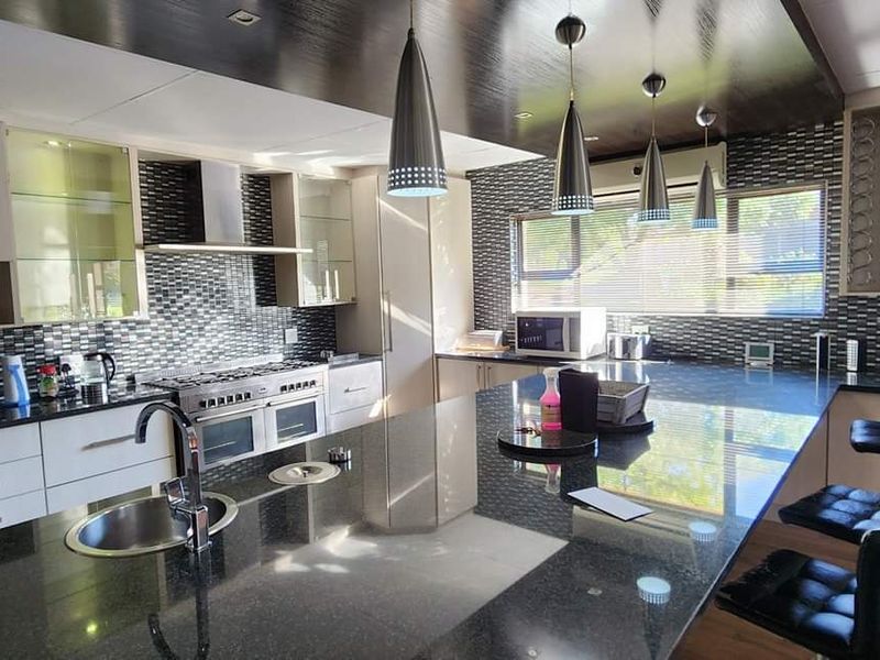 AMAZING PROPERTY FOR A BIG FAMILY!!! - Photo 2