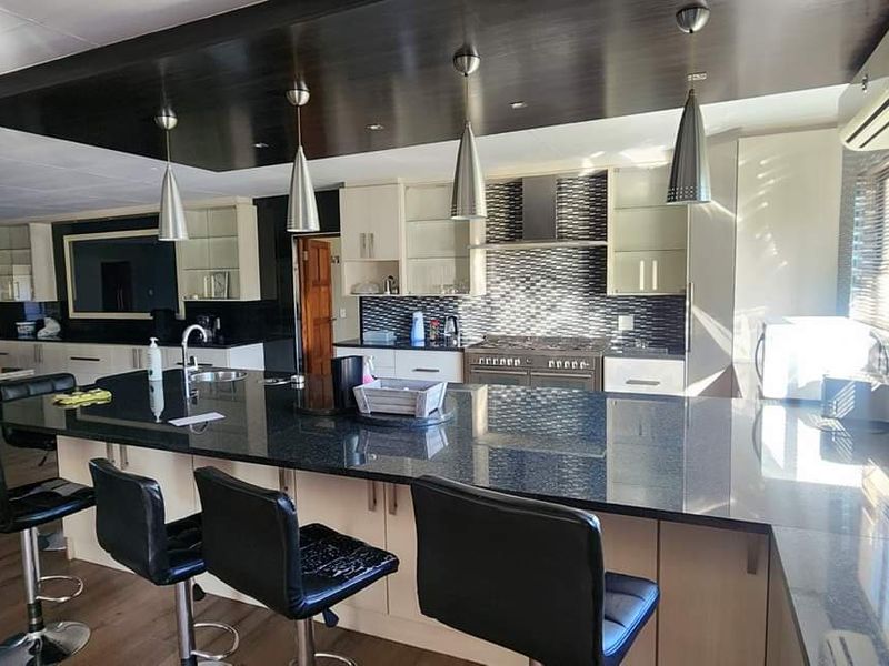 AMAZING PROPERTY FOR A BIG FAMILY!!! - Photo 10