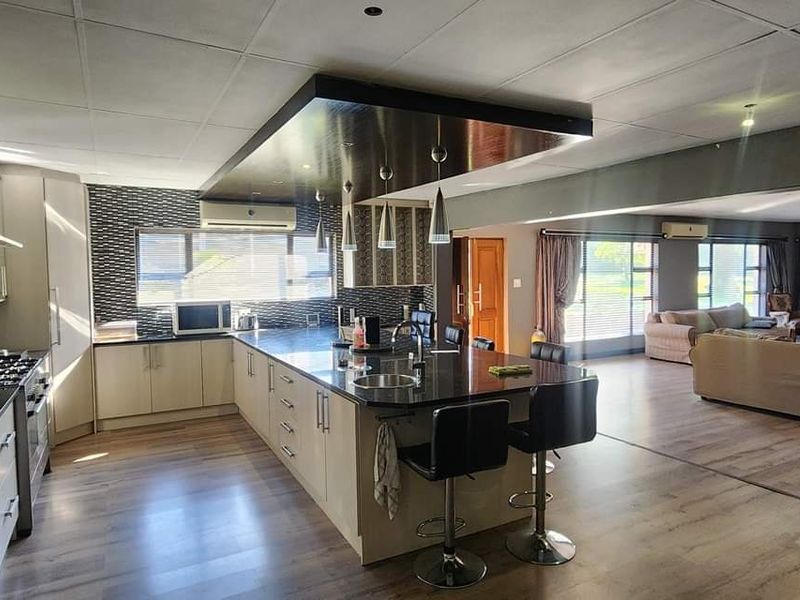 AMAZING PROPERTY FOR A BIG FAMILY!!! - Photo 8