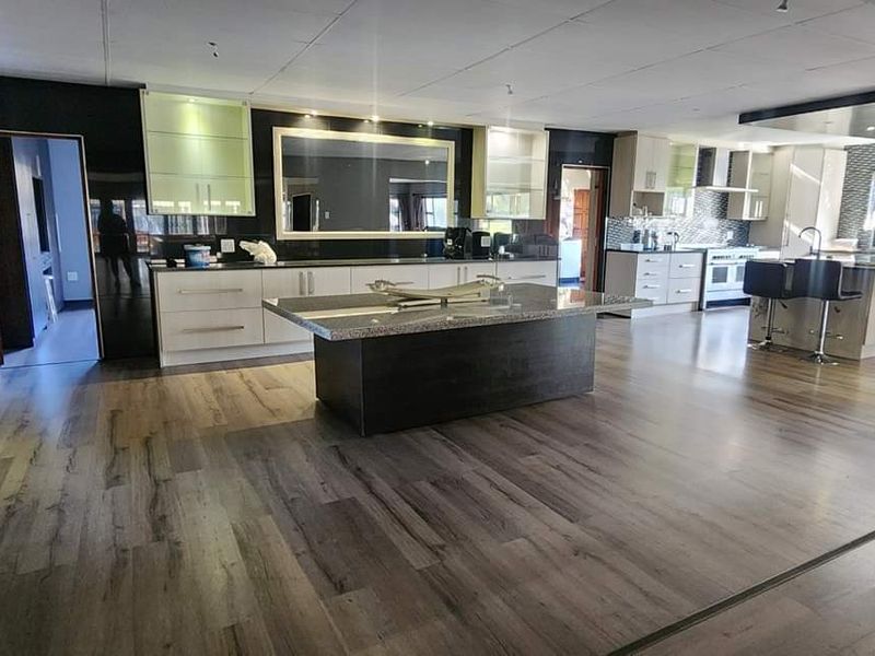 AMAZING PROPERTY FOR A BIG FAMILY!!! - Photo 5