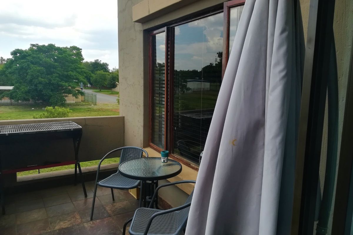 Flat for Sale - Photo 2