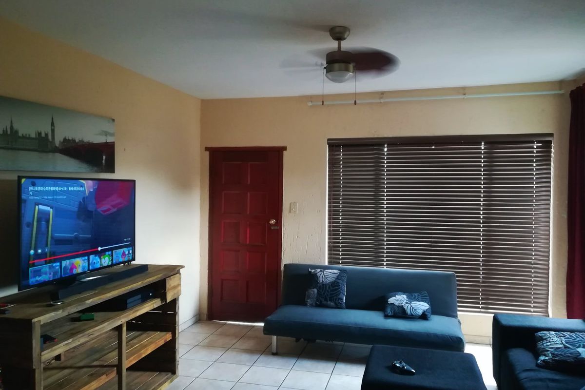 Flat for Sale - Photo 3