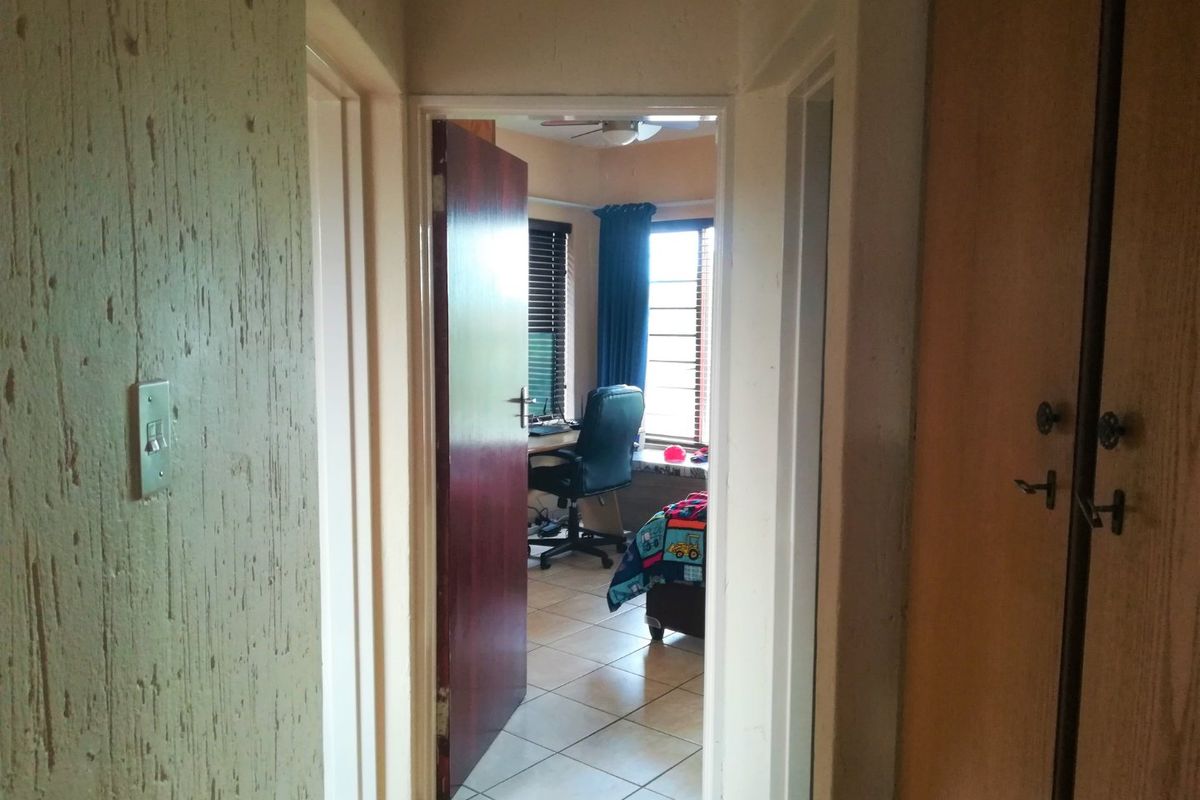 Flat for Sale - Photo 5