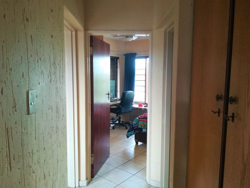Flat for Sale - Photo 5