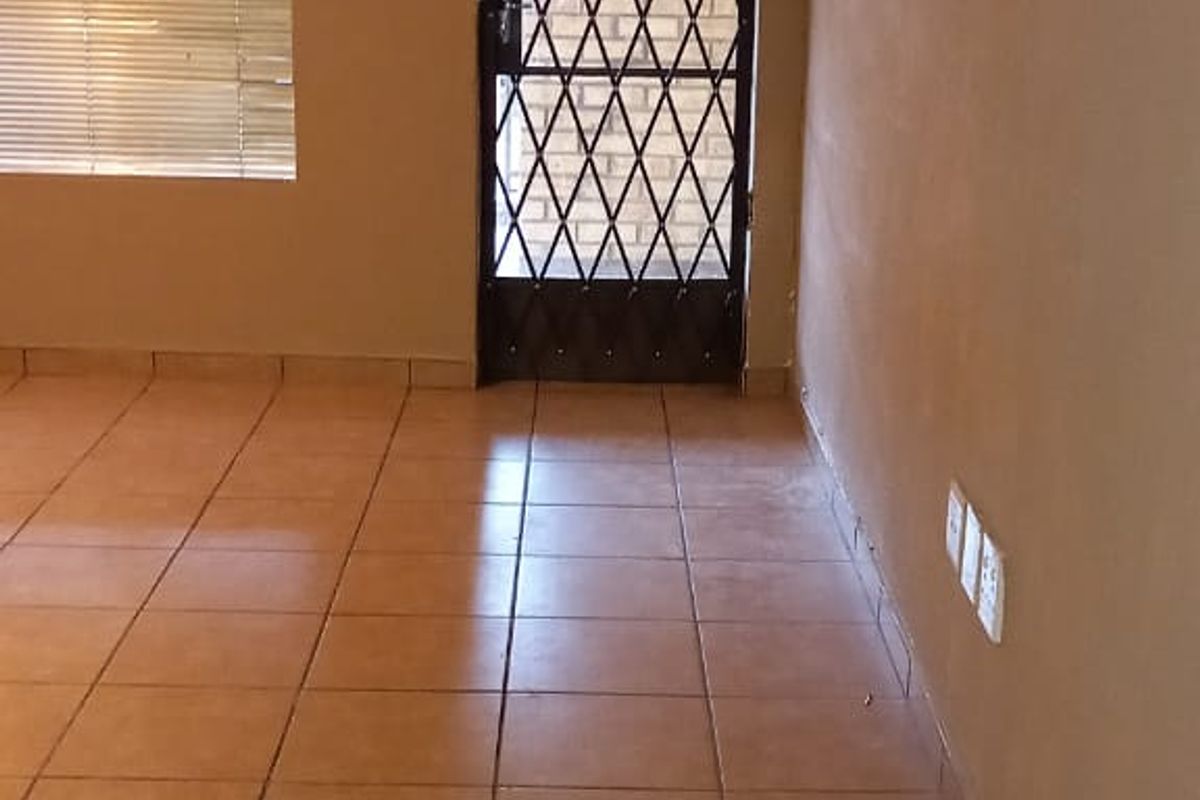 Modern townhouse in Vaalpark - Photo 2