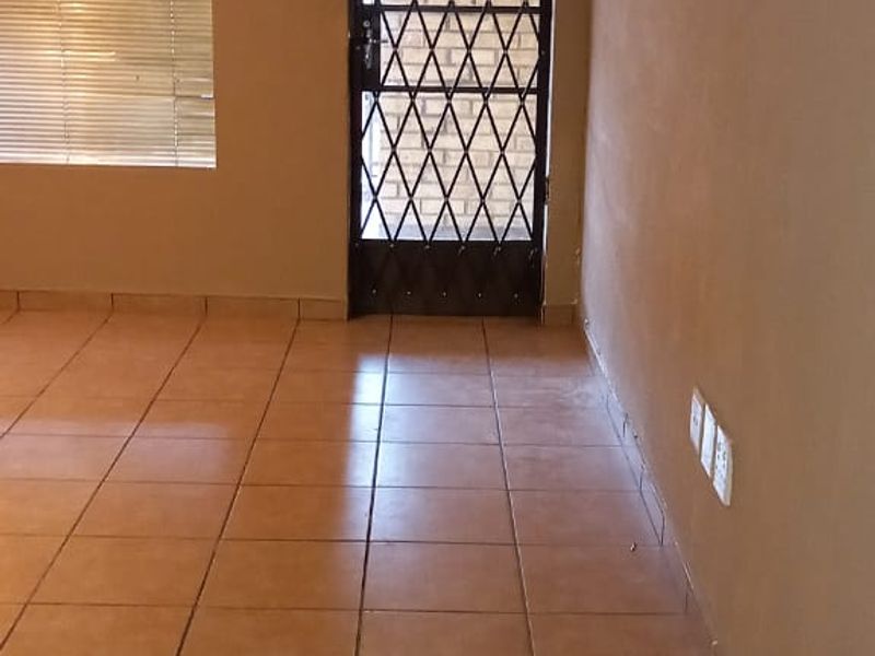 Modern townhouse in Vaalpark - Photo 2