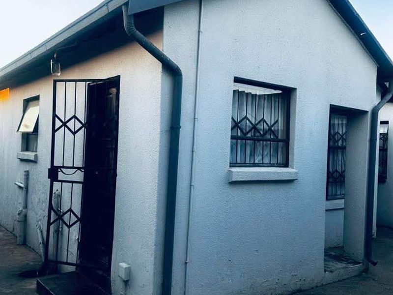 calling all the investors to came and see this property - Photo 3