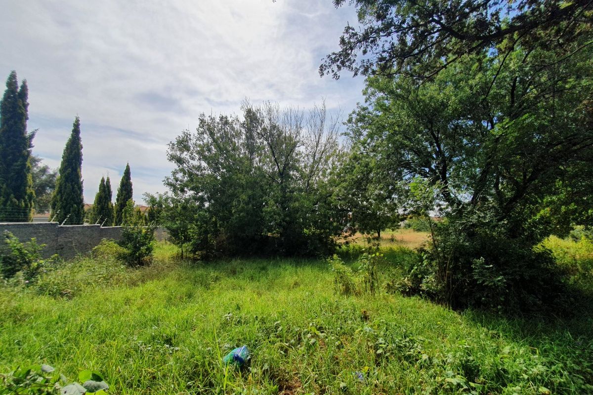 The perfect location for your new home! - Photo 3