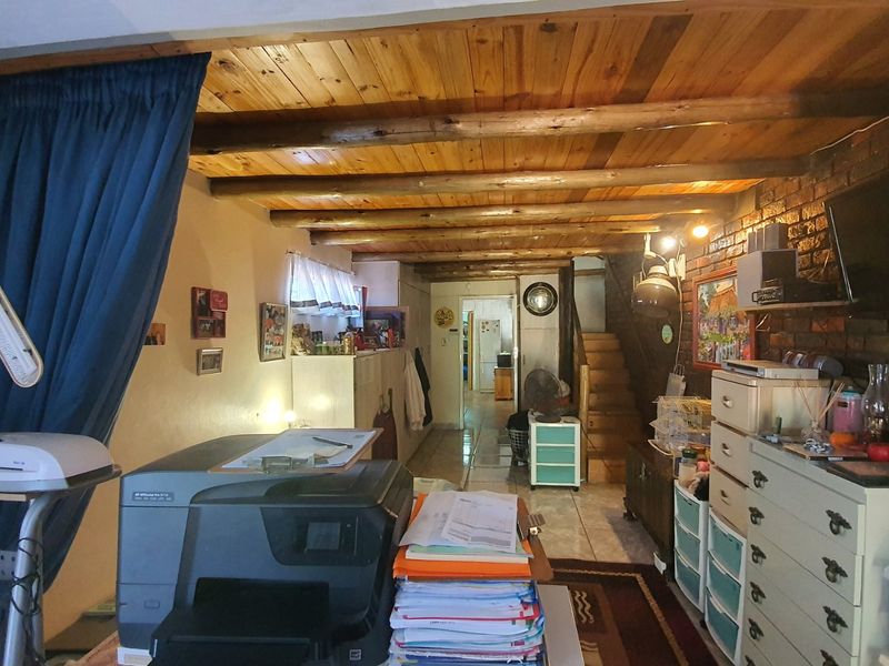 New to the market!! - Photo 9