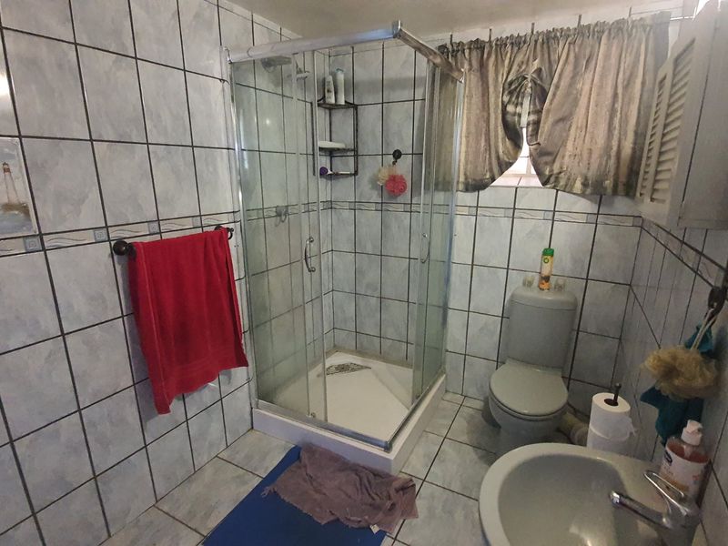 New to the market!! - Photo 10