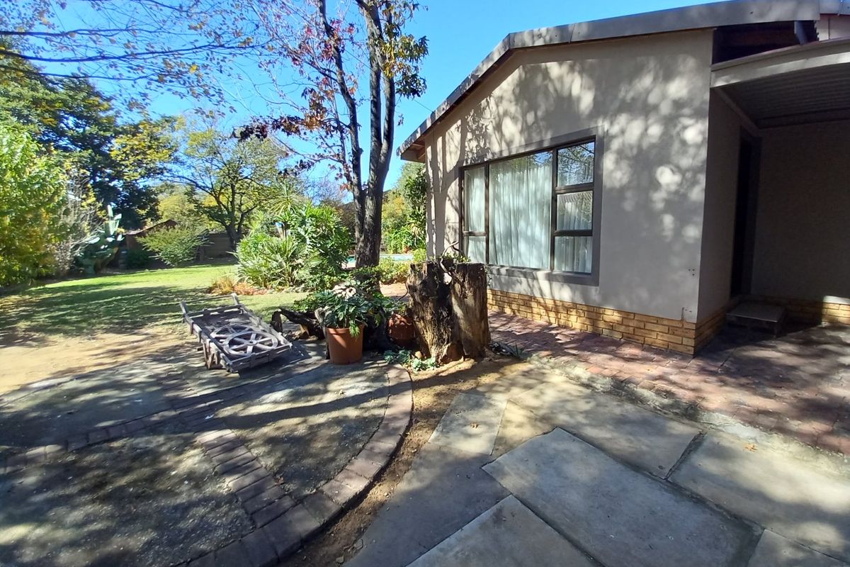 Big family home for sale in Vaalpark. - Photo 4