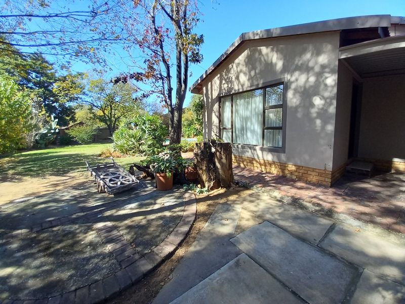 Big family home for sale in Vaalpark. - Photo 4