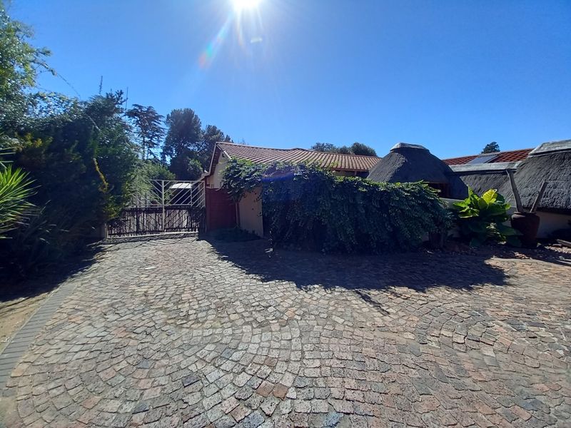 Big family home for sale in Vaalpark. - Photo 3