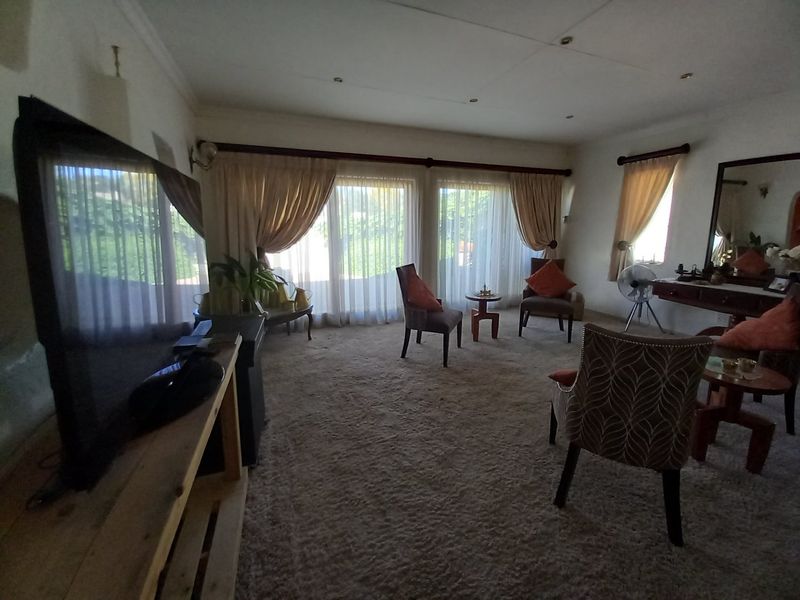 Big family home for sale in Vaalpark. - Photo 10