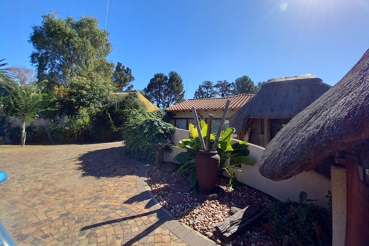 Big family home for sale in Vaalpark. - Photo 2