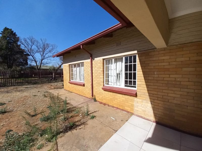 Newly renovated 3 bedroom home! - Photo 2