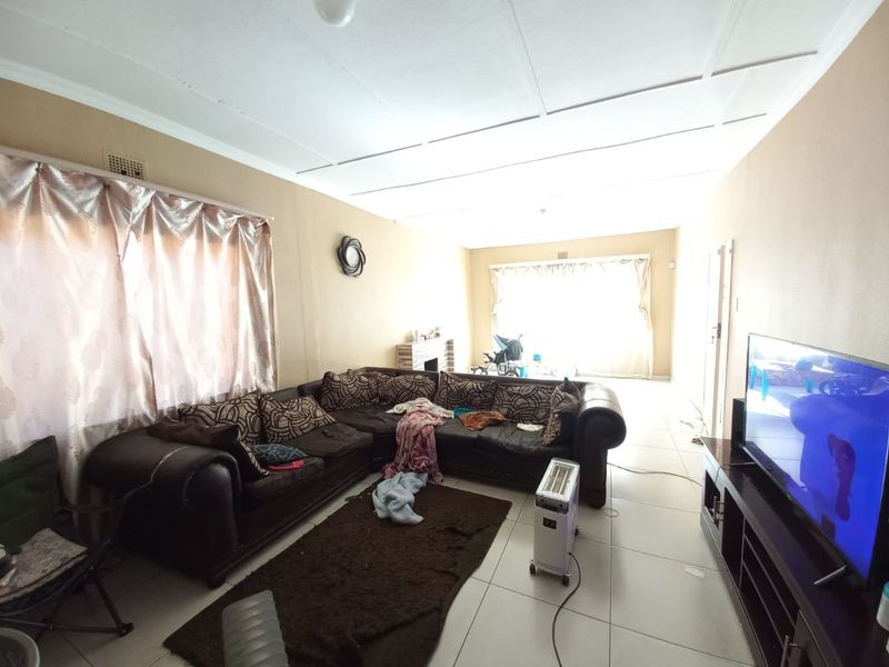 Newly renovated 3 bedroom home! - Photo 6