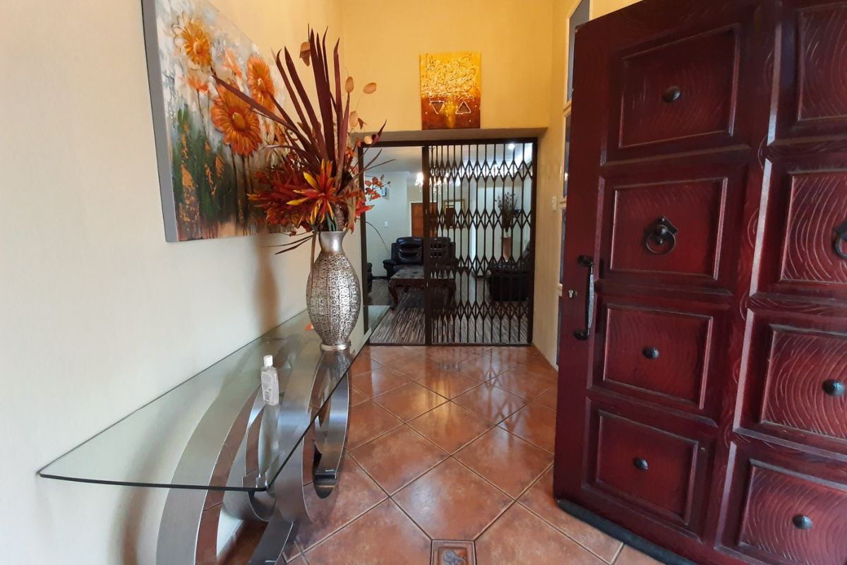 Modern 5 bedroom house in Sasolburg. - Photo 3