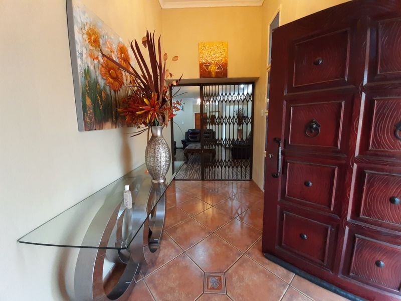 Modern 5 bedroom house in Sasolburg. - Photo 3