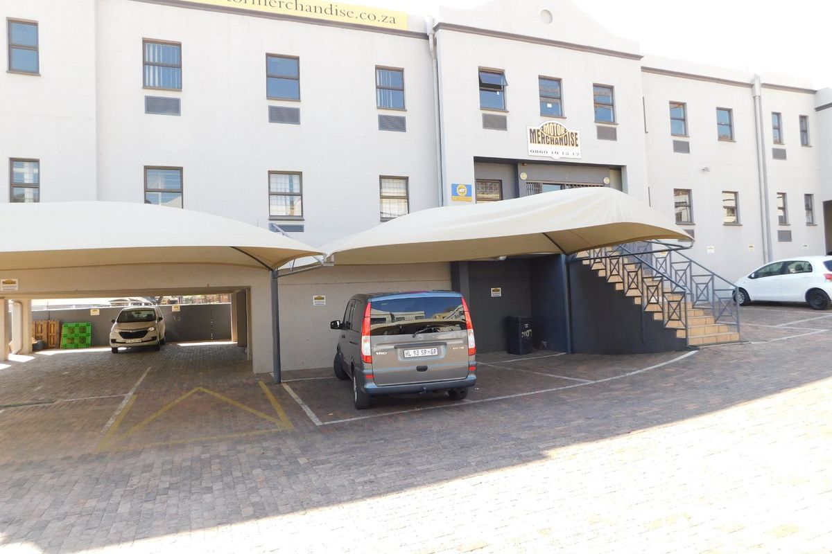 Neat Freestanding Office Building For Sale Or To Rent In A Small Secure Park. - Photo 3