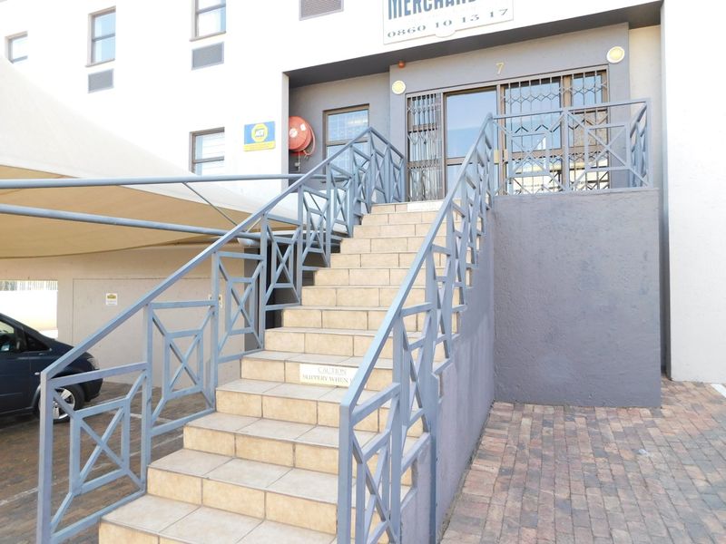 Neat Freestanding Office Building For Sale Or To Rent In A Small Secure Park. - Photo 4