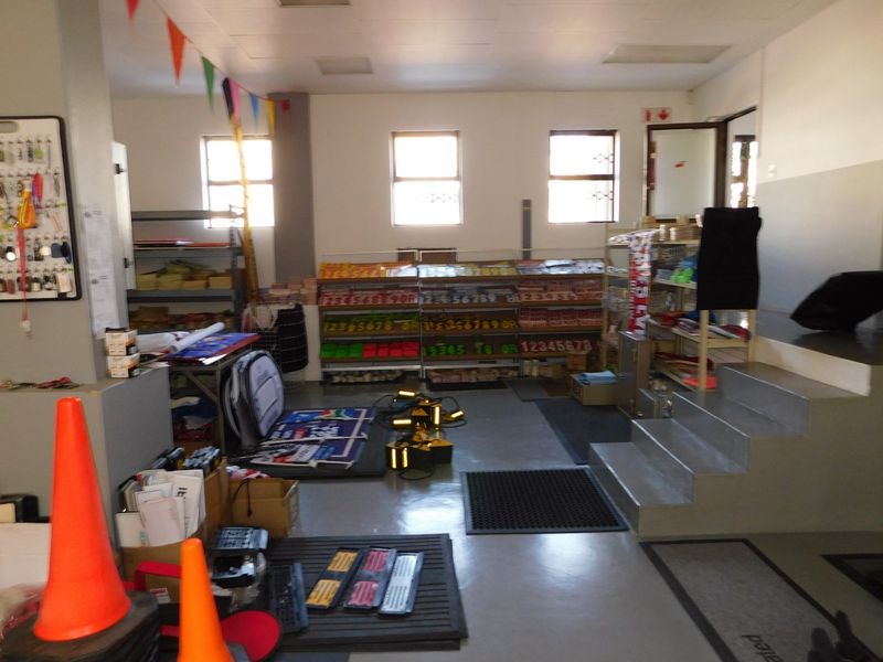 Neat Freestanding Office Building For Sale Or To Rent In A Small Secure Park. - Photo 9