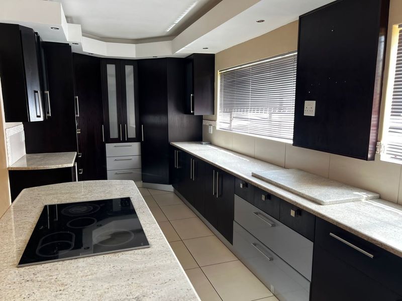 5 Bedroom House for Sale in Bendor - Photo 10