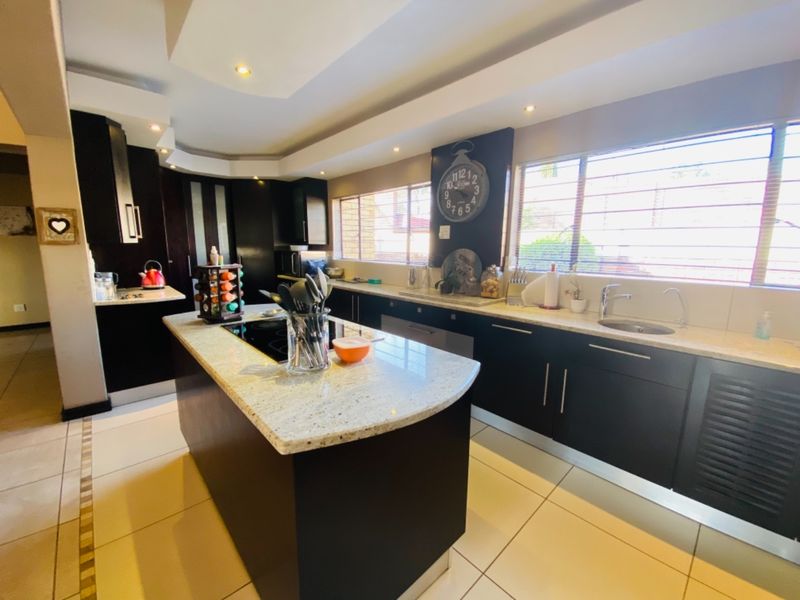 5 Bedroom House for Sale in Bendor - Photo 8