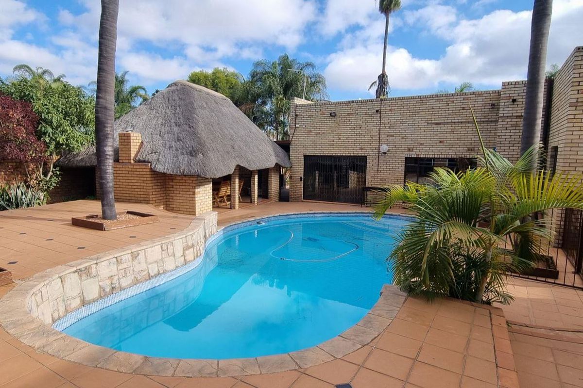 5 Bedroom House for Sale in Bendor - Photo 2