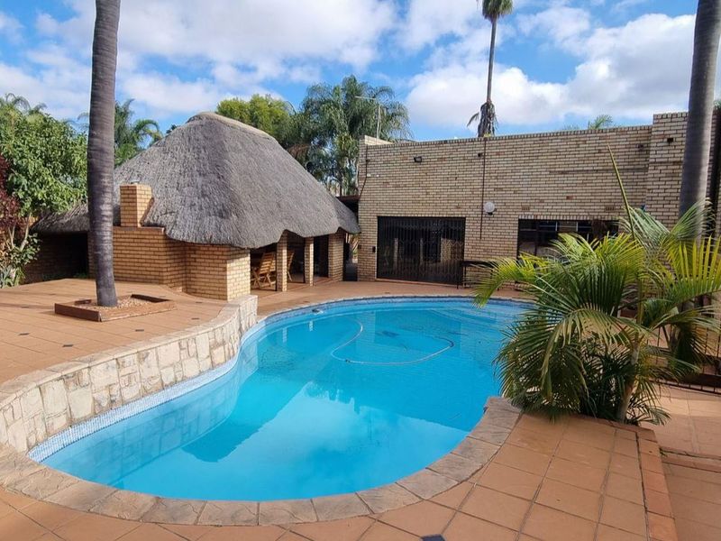 5 Bedroom House for Sale in Bendor - Photo 2