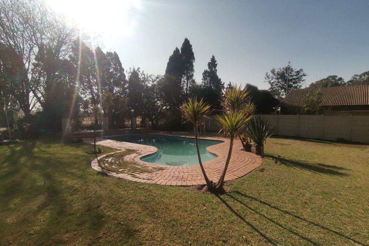 WHAT MORE DO YOU WANT THEN THIS 8.9 HA PLOT WITH 2 MIAN HOUSES, 3 FLATS AND A WENDY FLAT - Photo 4
