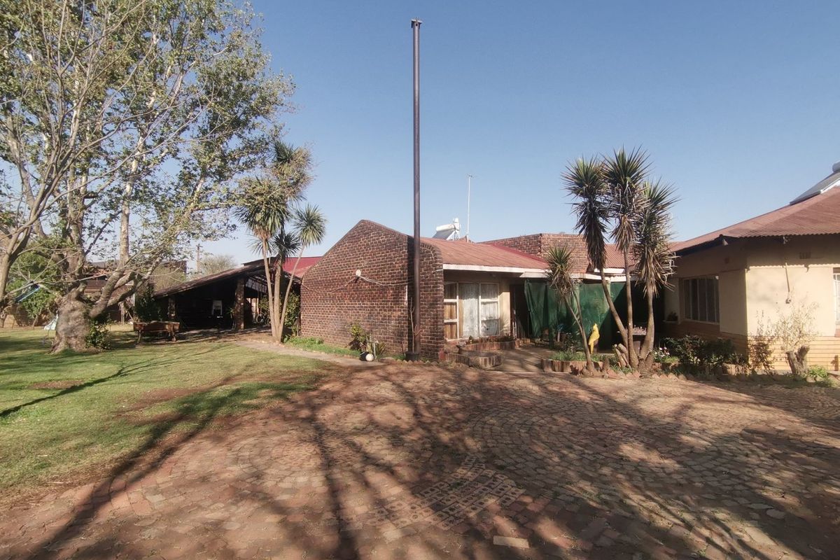 WHAT MORE DO YOU WANT THEN THIS 8.9 HA PLOT WITH 2 MIAN HOUSES, 3 FLATS AND A WENDY FLAT - Photo 3