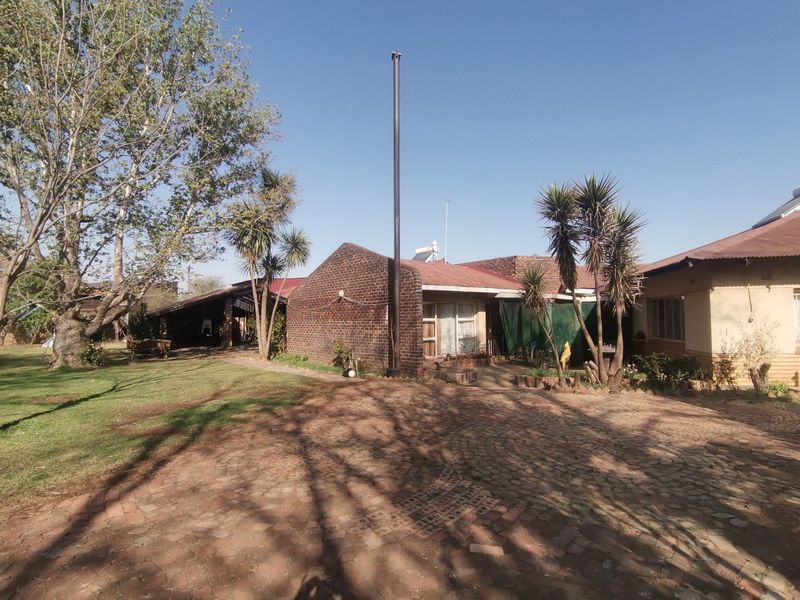 WHAT MORE DO YOU WANT THEN THIS 8.9 HA PLOT WITH 2 MIAN HOUSES, 3 FLATS AND A WENDY FLAT - Photo 3