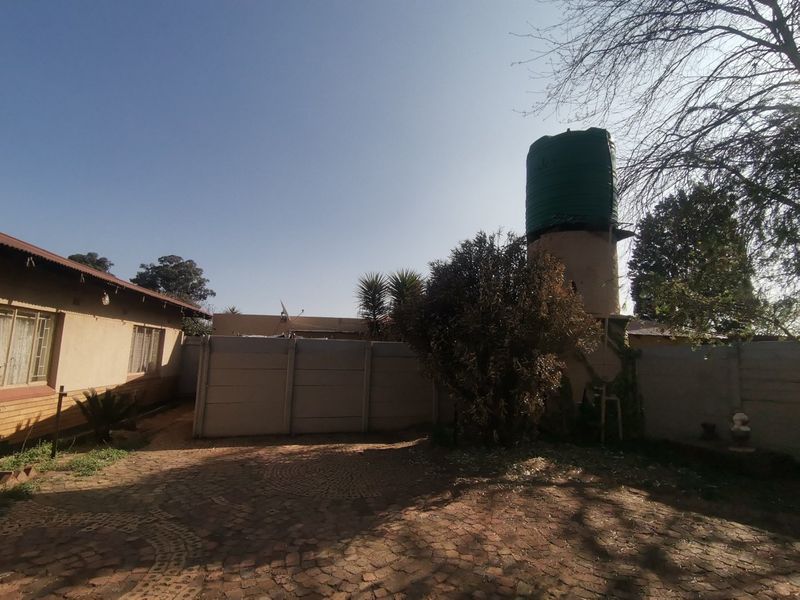 WHAT MORE DO YOU WANT THEN THIS 8.9 HA PLOT WITH 2 MIAN HOUSES, 3 FLATS AND A WENDY FLAT - Photo 6